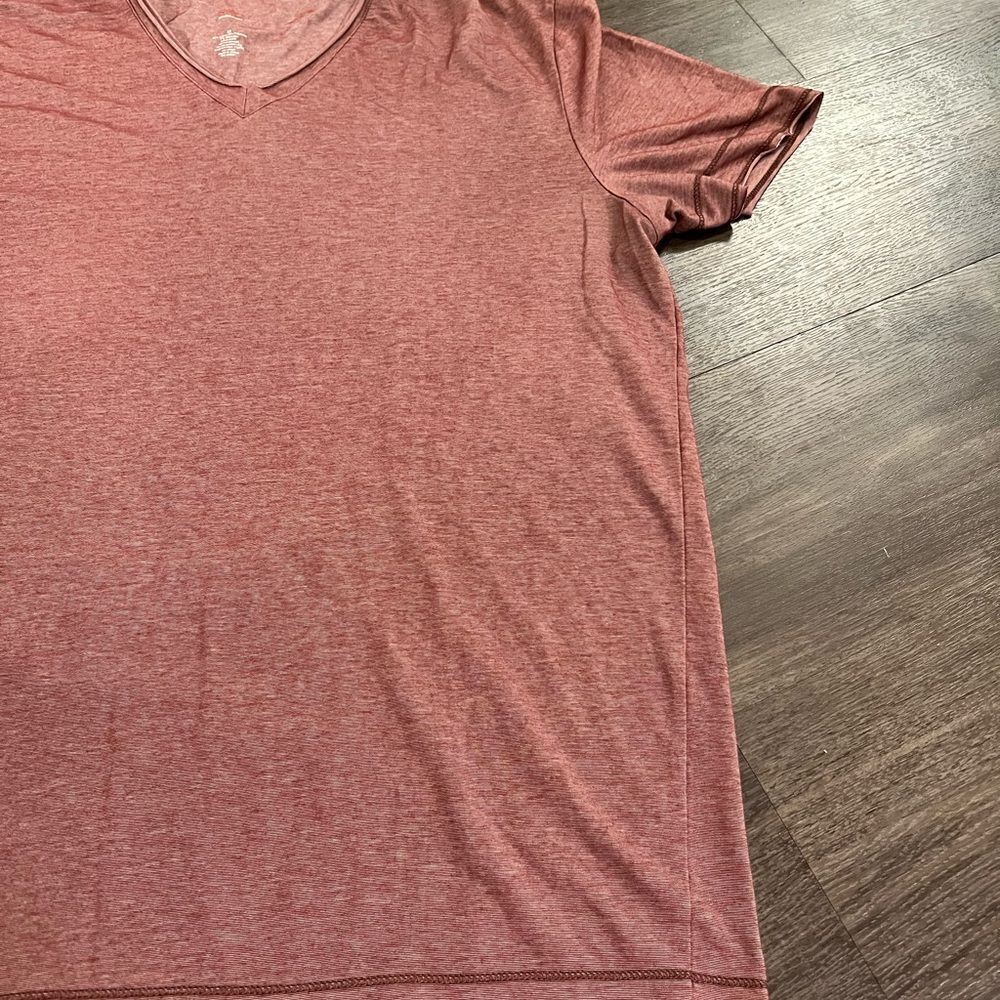 Red Saks Fifth Avenue Men’s Red V-neck Tshirt - Picture 4 of 6